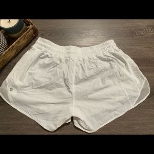 Lululemon Hotty Hot Shorts 4in